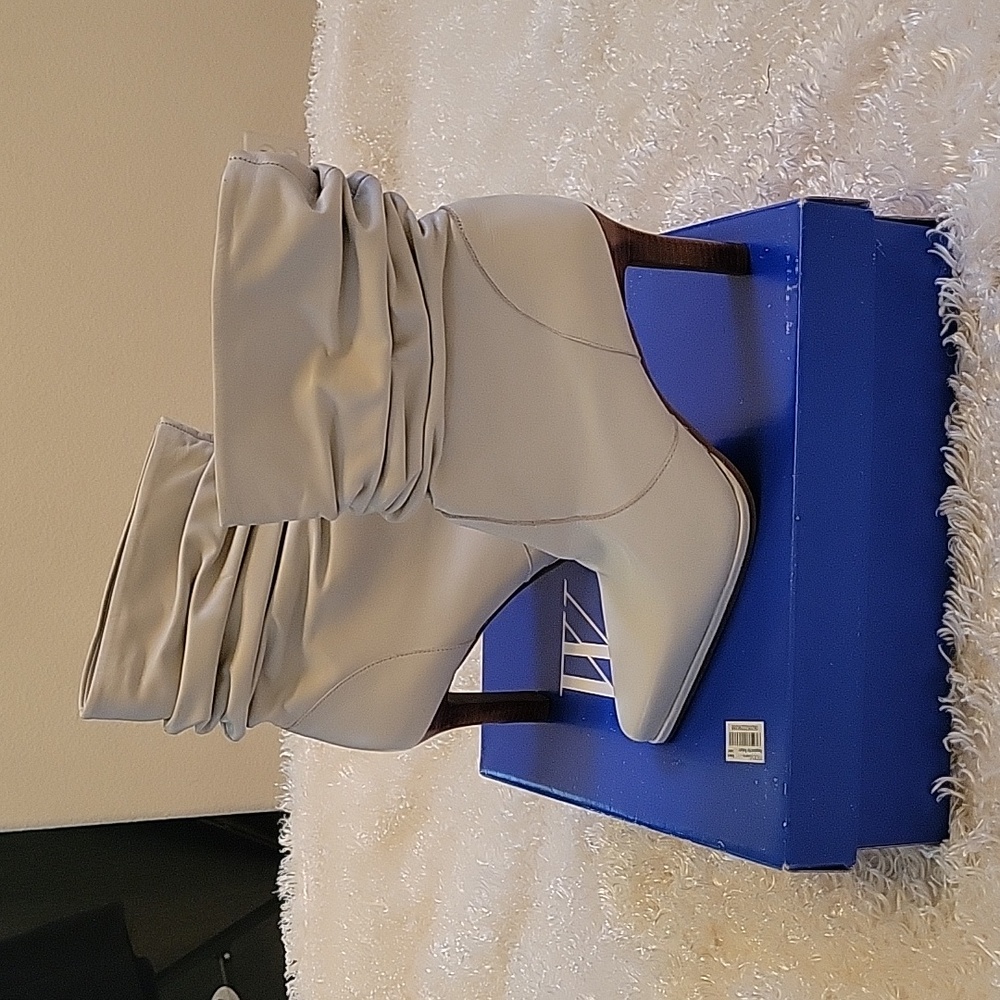 NIB!! WHITE MTN BOOTIES SZ 10